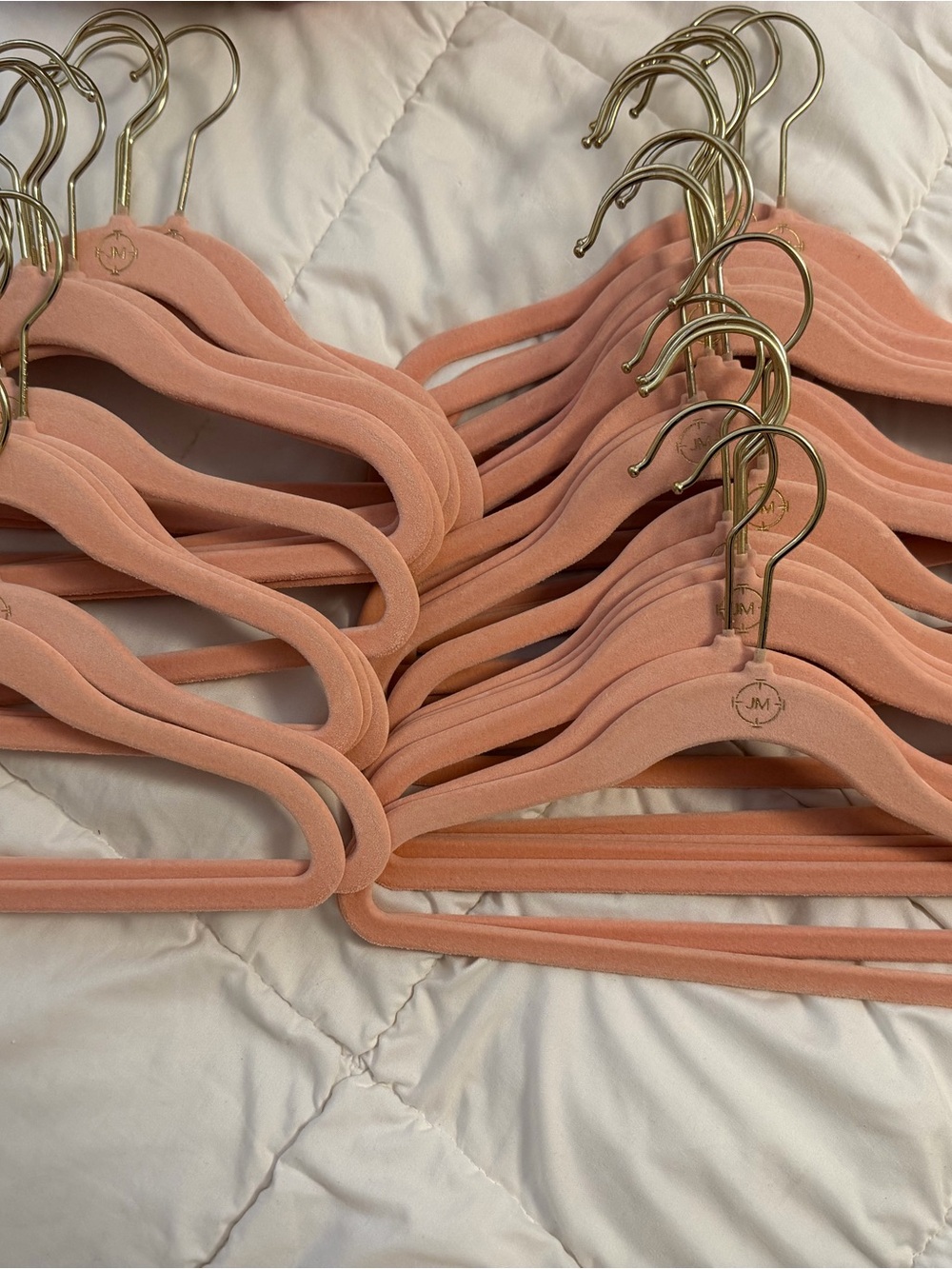 Joy Mangano Peach Velvet Kids huggable Hangers with Gold Hooks 35 pcs - Picture 2 of 4